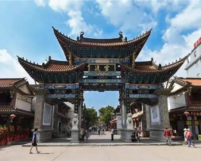 辽宁一大妈买衣服砍价不成跪地哀嚎，这种“强买”行为该如何应对？